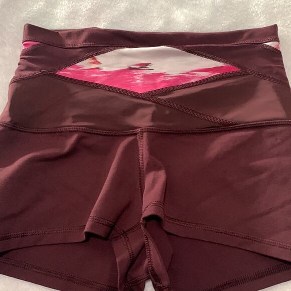 Lululemon Boogie short size 6 reversible roll down wind berry burgundy shorties - Picture 7 of 9